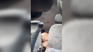 Fidanzati scopano in macchina