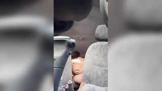 Fidanzati scopano in macchina