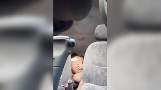 Fidanzati scopano in macchina