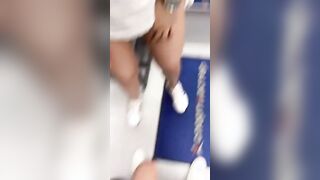 Coppia pompino e sesso in camerino