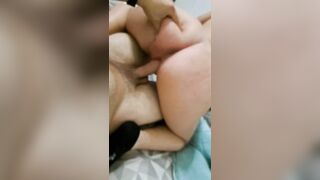 Moglie amatoriale gode a smorzacandela