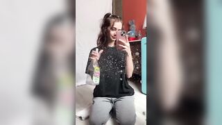 Una pulitina al vetro ops tette