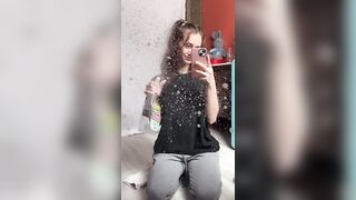 Una pulitina al vetro ops tette