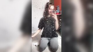 Una pulitina al vetro ops tette