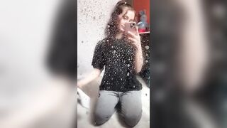 Una pulitina al vetro ops tette