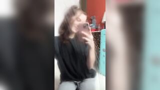 Una pulitina al vetro ops tette