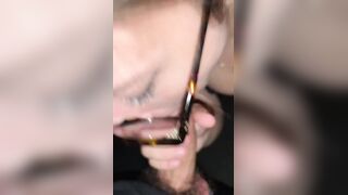 La mia ragazza mi fa un pompino sotto casa sua