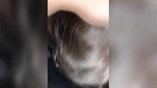 La mia ragazza mi fa un pompino sotto casa sua