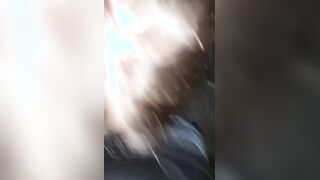 La mia ragazza mi fa un pompino sotto casa sua