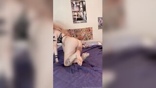 Ragazza bionda social in lingerie