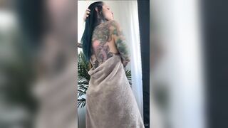 Riae spogliarello suicide tettona italiana OF New