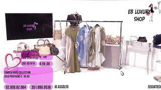 Trasparenze in diretta di Emanuela Botto che mostra le tettone