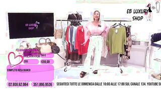 Trasparenze in diretta di Emanuela Botto che mostra le tettone