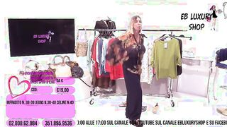 Trasparenze in diretta di Emanuela Botto che mostra le tettone