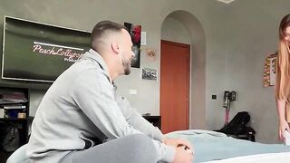 Perde giocando a carte e da il culo al suo ragazzo pagando penitenza