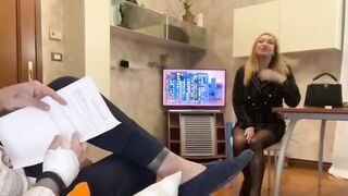 Colloquio con fidanzata tettona scopata dal suo futuro capo