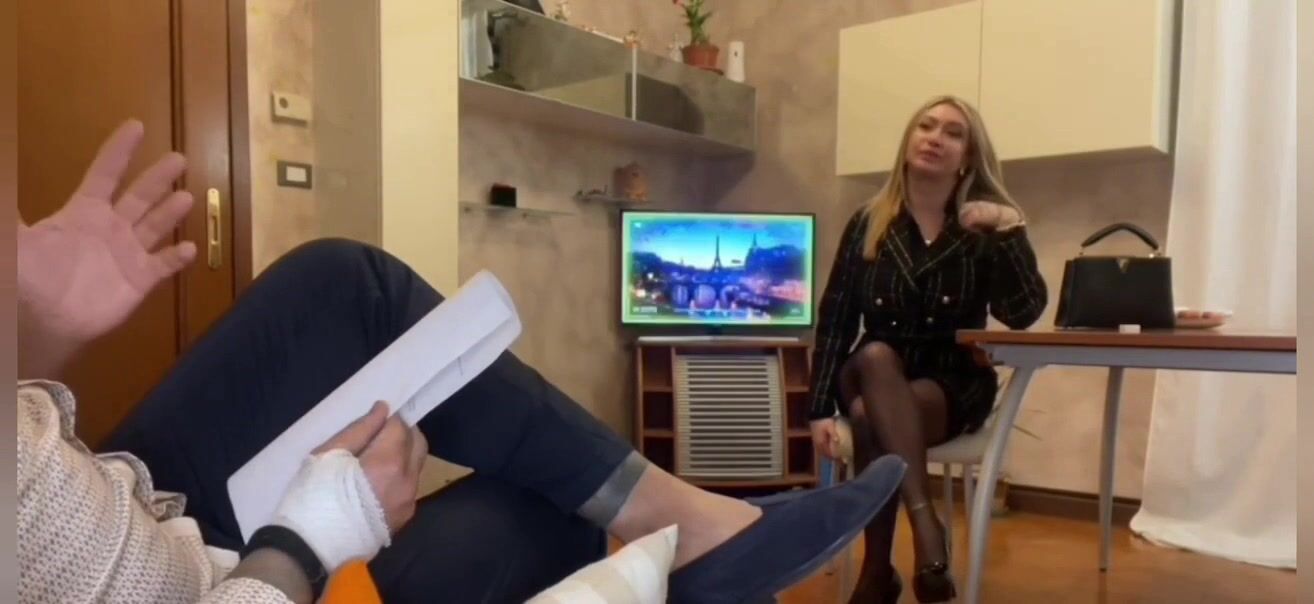 Colloquio con fidanzata tettona scopata dal suo futuro capo