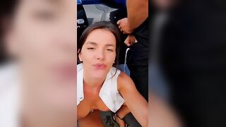 Esibizionista lo succhia nel parcheggio del supermercato e ingoia la sborra