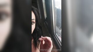 Sara Piras tettona esibizionista nuda alla finestra OF