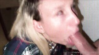 Fidanzata fica pompino con sborrata in bocca OF