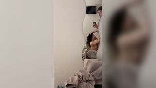 Ne voglio uno in bocca uno in mezzo alle tette e uno nel culo Sei una troia amore