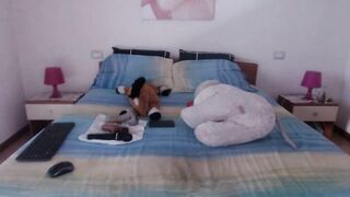 Luana Borgia si masturba col vibratore in webcam