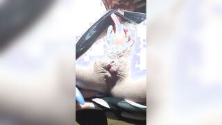 Ridammi il cellulare bastardo - Rapinata mentre si sta masturbando in live