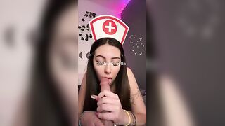 Luna sexy infermiera spompina cazzo di gomma OF