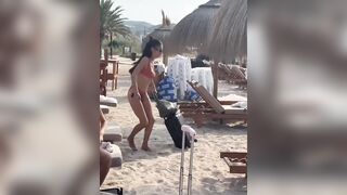 Elodie in bikini al mare