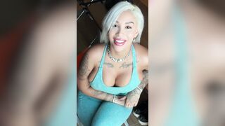 In compagnia di Kimberly gran fica social