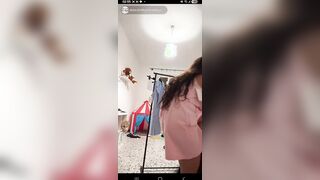 E le esce una tetta in live Ops