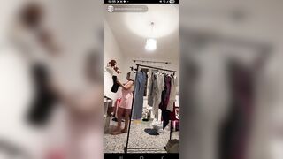 E le esce una tetta in live Ops