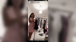 E le esce una tetta in live Ops