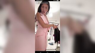 E le esce una tetta in live Ops