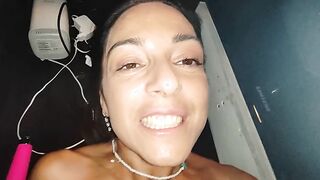 Passaggio alla Milf scopata nel bagagliaio dell'auto nel parcheggio