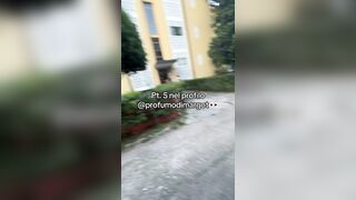 La calda 50 enne svezza il 18 enne