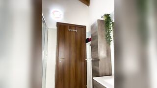 Mi faccio fica per lui e lo sfigato v fuori con gli amici e non mi scopa