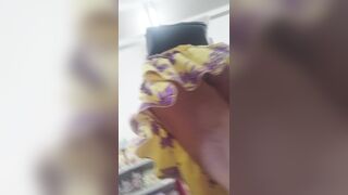 Spy supermercto upskirt Milf sotto la gonna