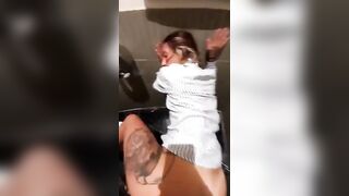 Scopo la mia ragazza nel bagno del ristorante