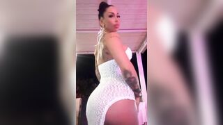 Denise in bianco che ficona la pescarese