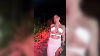 Denise in bianco che ficona la pescarese