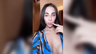 Sono super eccitata e tutta bagnata OF