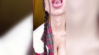 Oggi sono la tua scolaretta ninfomani che ti infiamma il cazzo duro OF