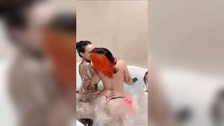 Linda e fish lesbo in sauna of