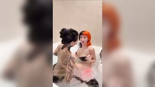 Linda e fish lesbo in sauna of