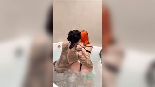 Linda e fish lesbo in sauna of