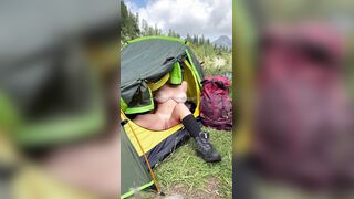 In campeggio famosa ofanser italiana con tette enormi