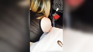 Tutti devono vedere come sei puttana amore