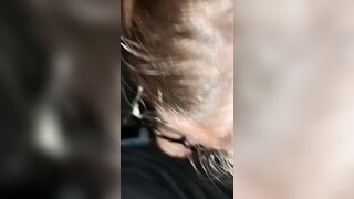 Pompino veloce all'aperto fidanzata con occhiali italiana