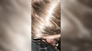 Pompino veloce all'aperto fidanzata con occhiali italiana